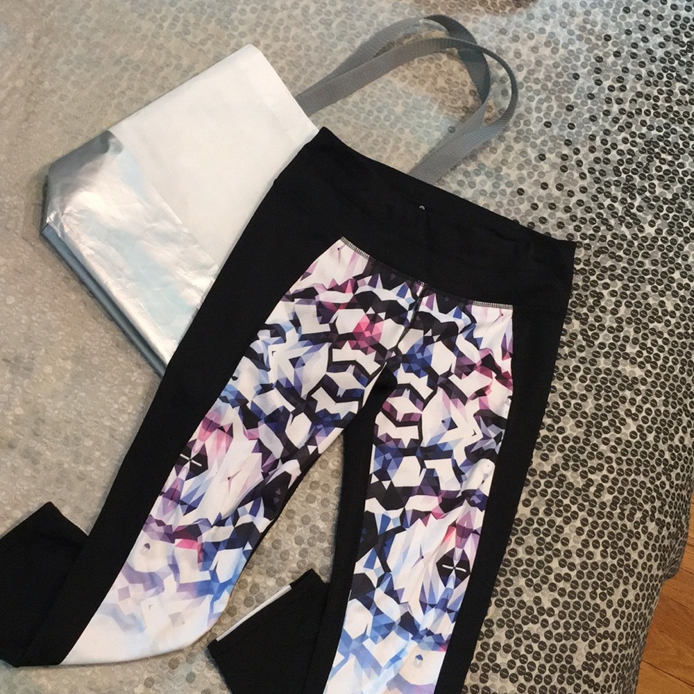 Athleta kaleidoscope  Capri + tote!